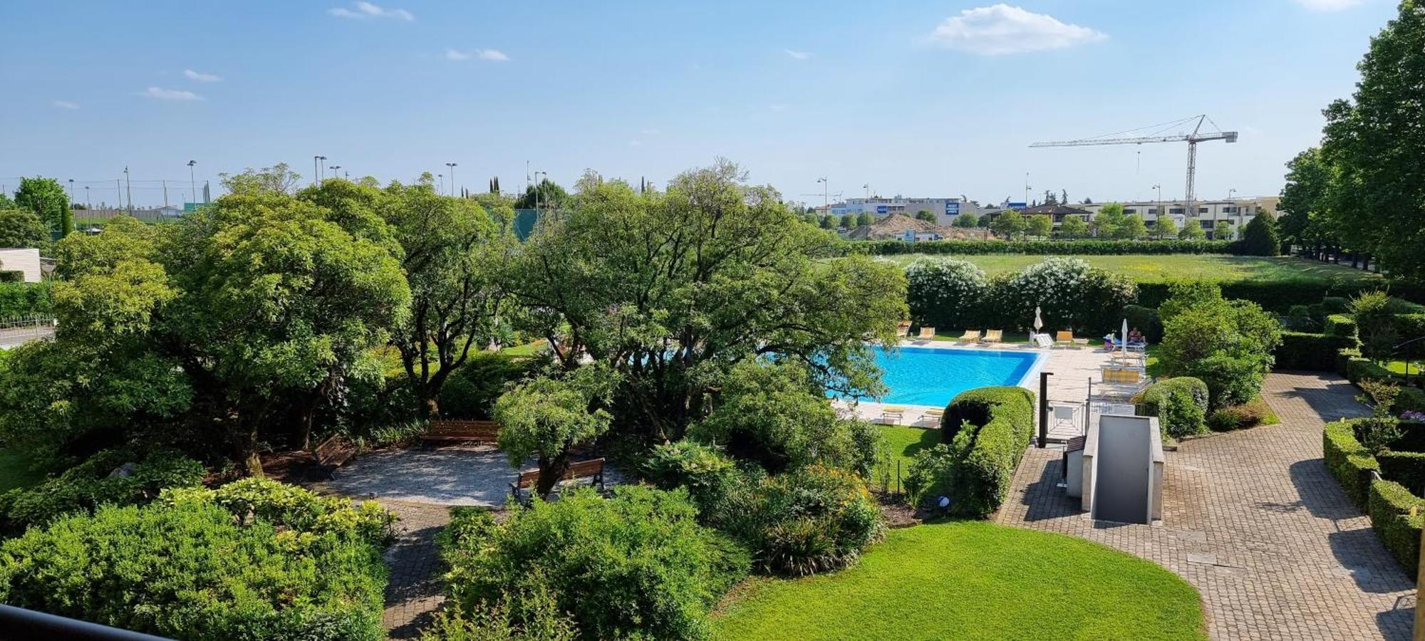 Dolce Blu Sirmione Apartman Rivoltella del Garda Kültér fotó