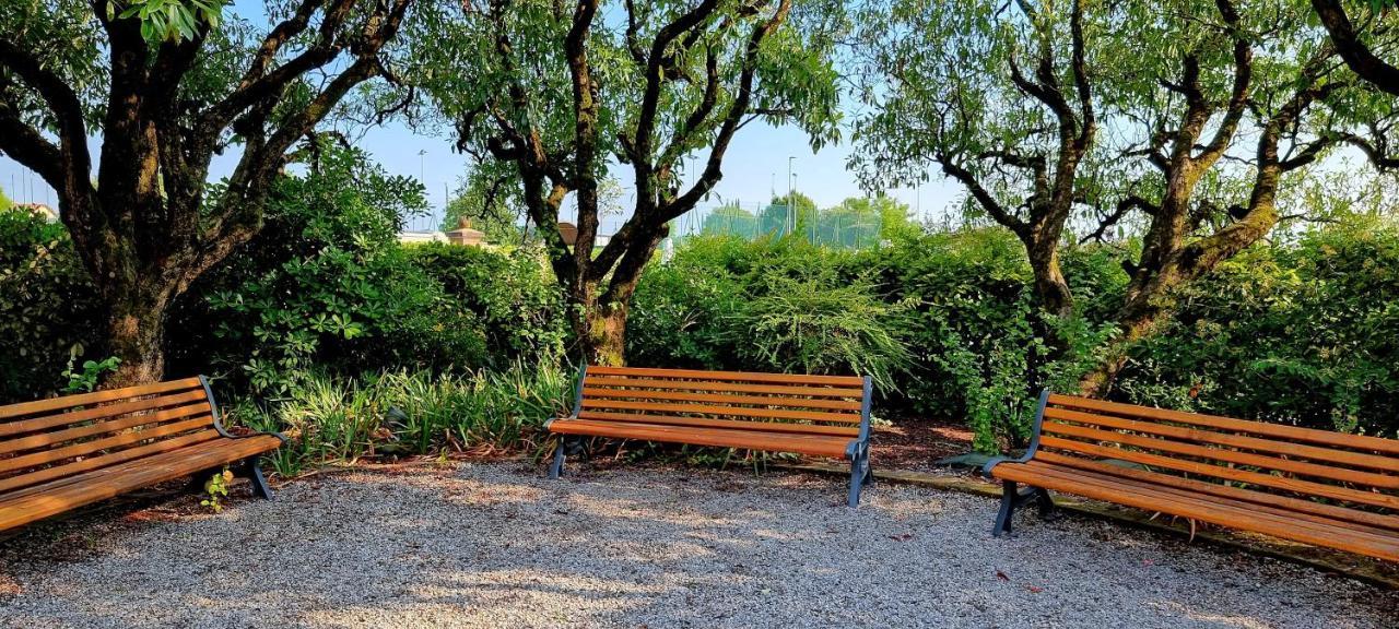 Dolce Blu Sirmione Apartman Rivoltella del Garda Kültér fotó