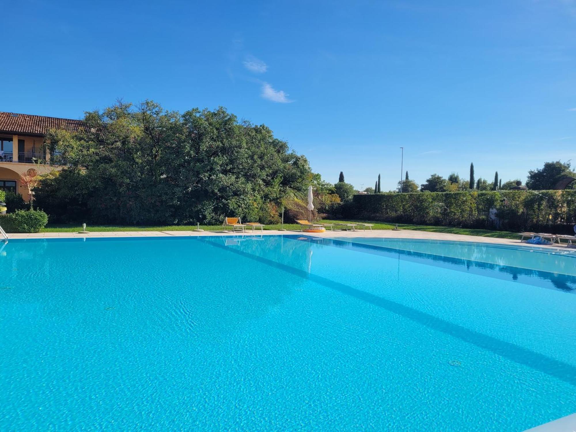 Dolce Blu Sirmione Apartman Rivoltella del Garda Kültér fotó