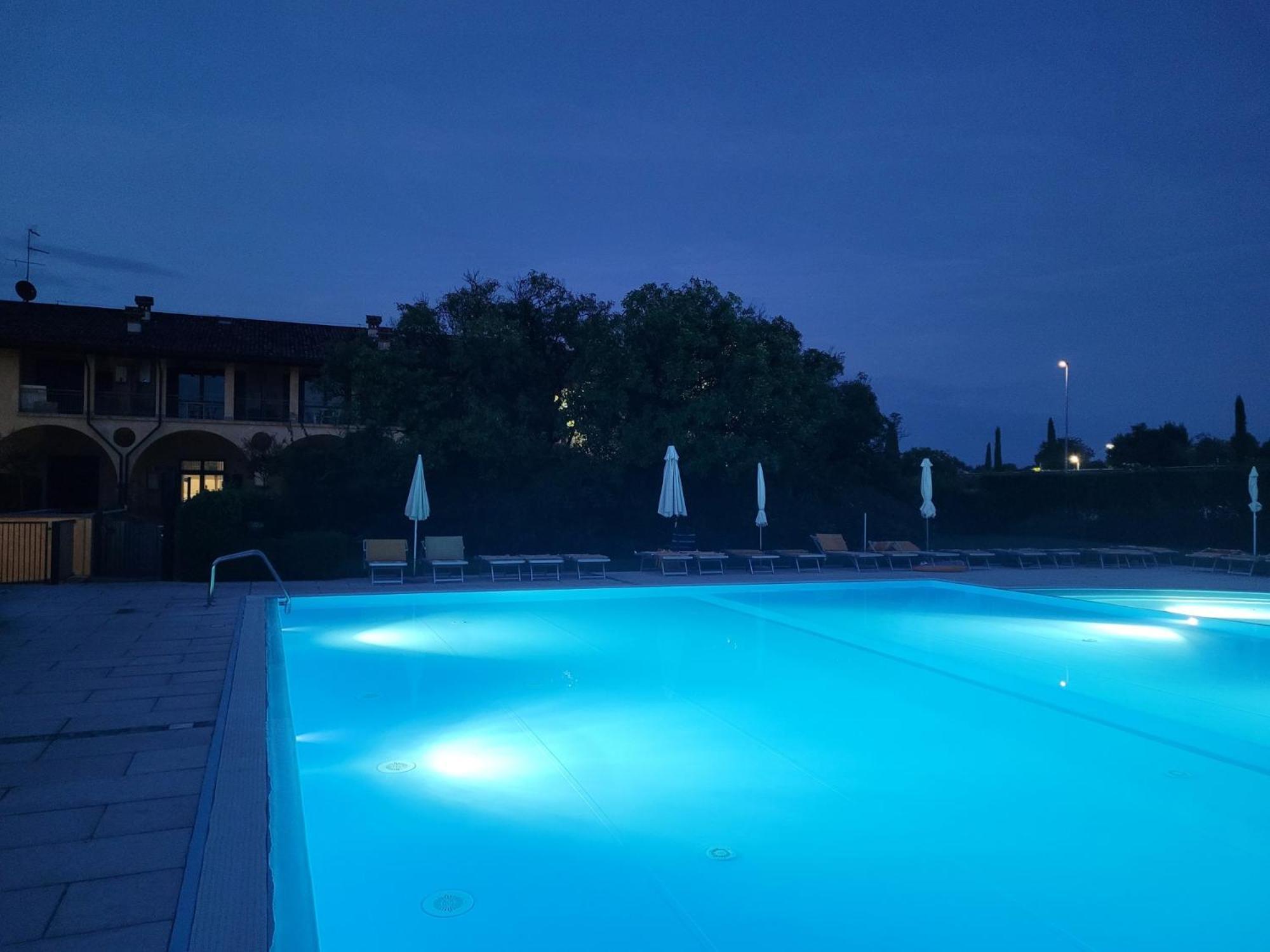 Dolce Blu Sirmione Apartman Rivoltella del Garda Kültér fotó